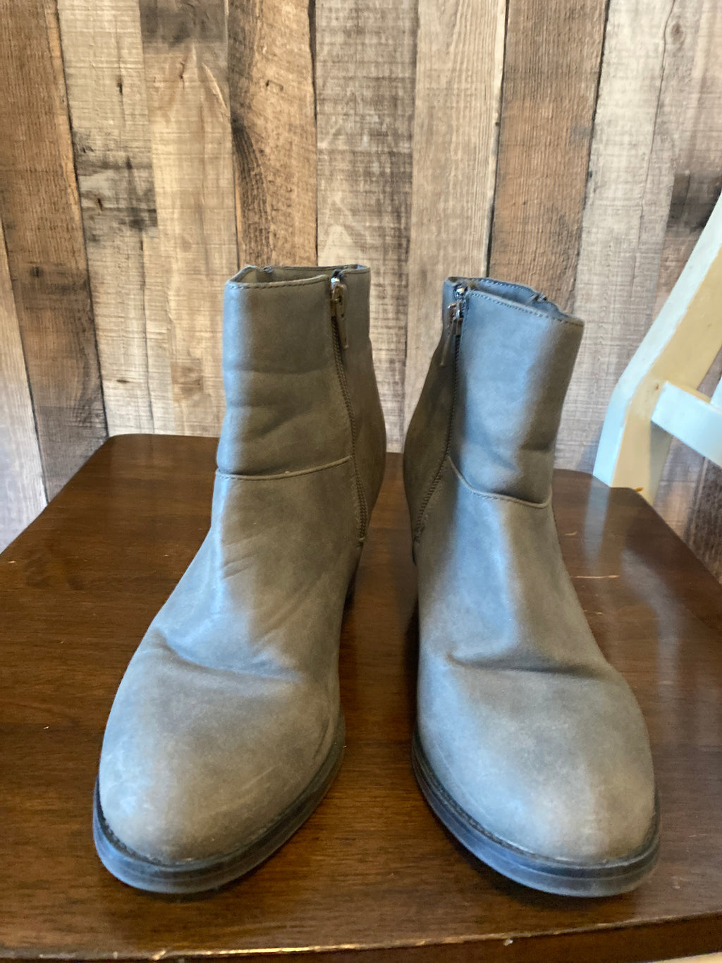 Suga Size 8.5 Women’s Ankle Boots