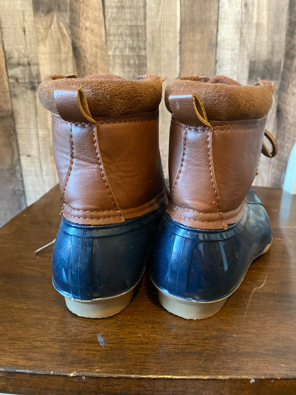 Size 7 Womens Duck Boots
