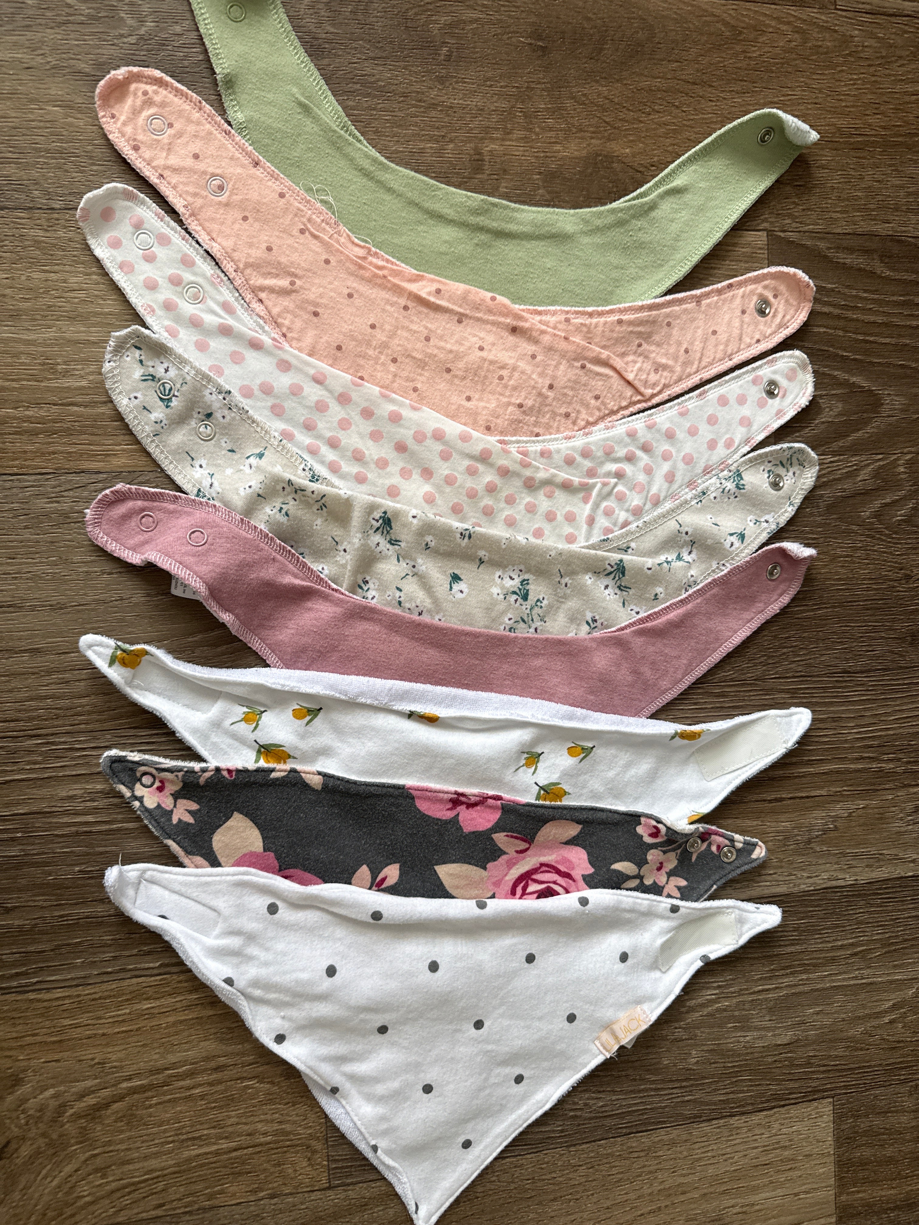 Set of 8 bandana bibs