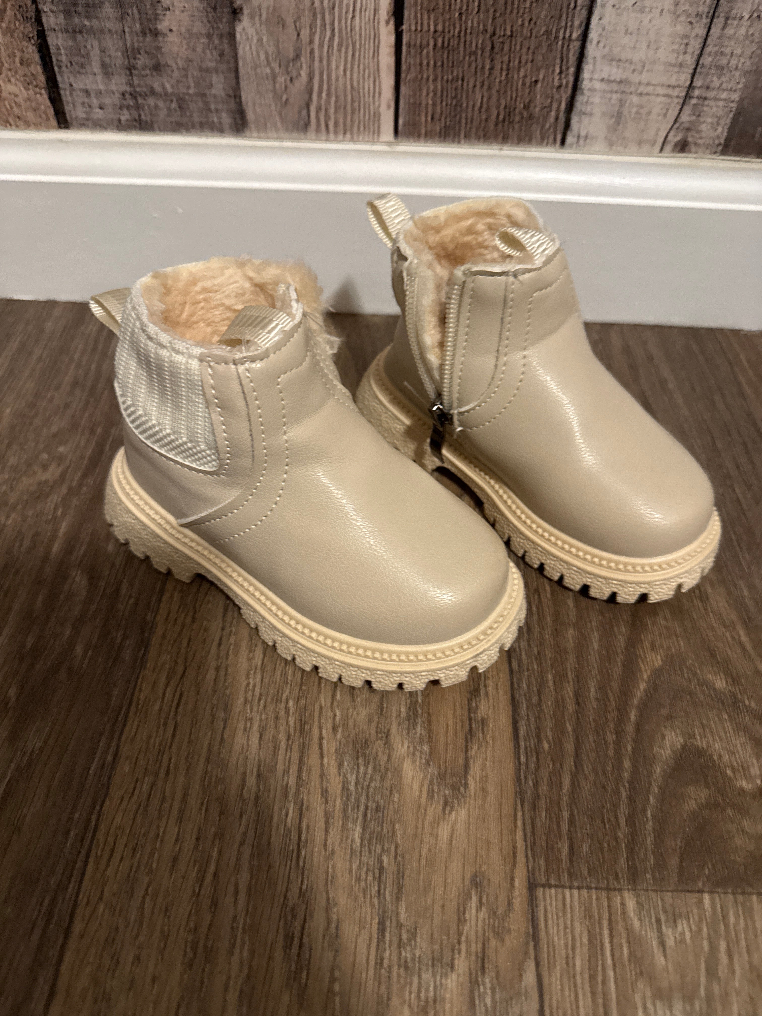 Size 22 Fleece lined boots