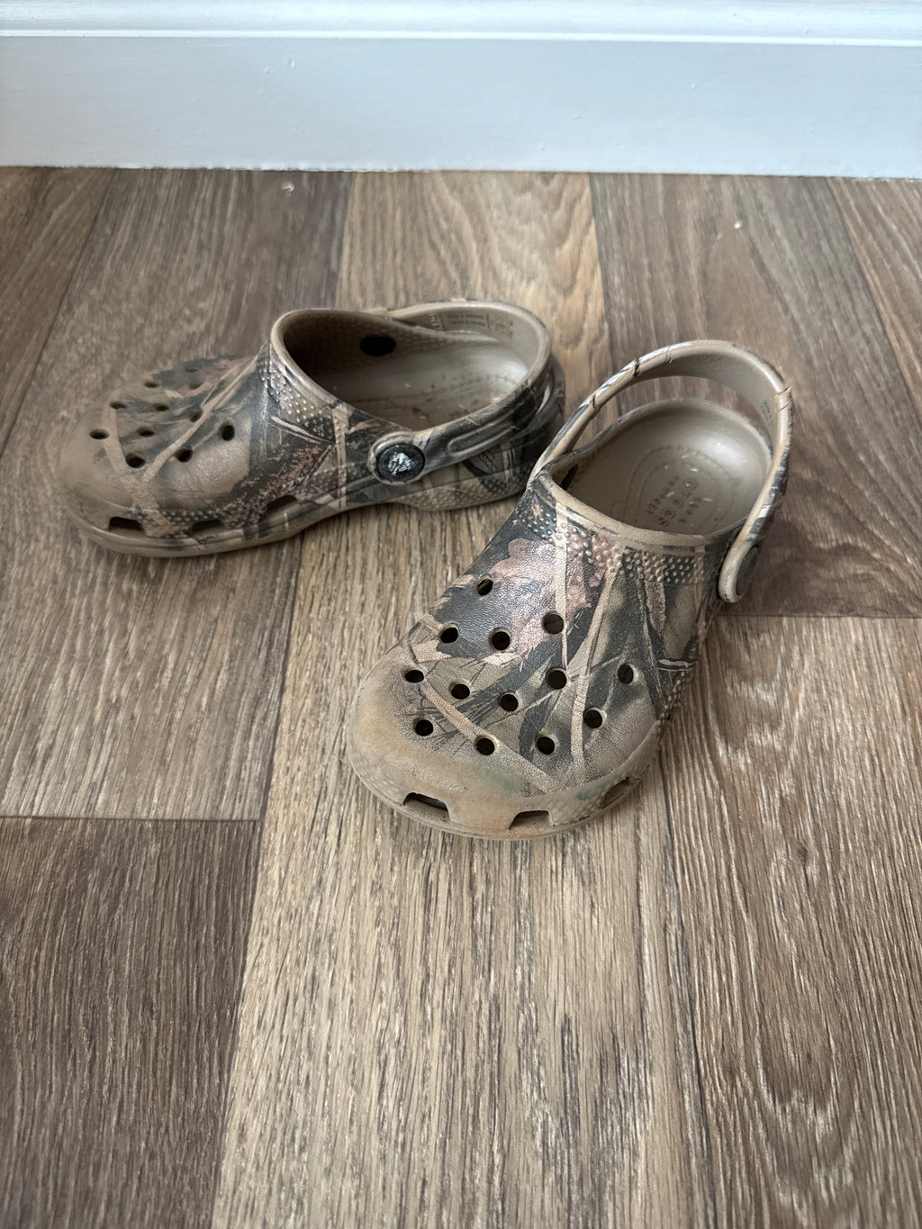 Child’s 10 Crocs