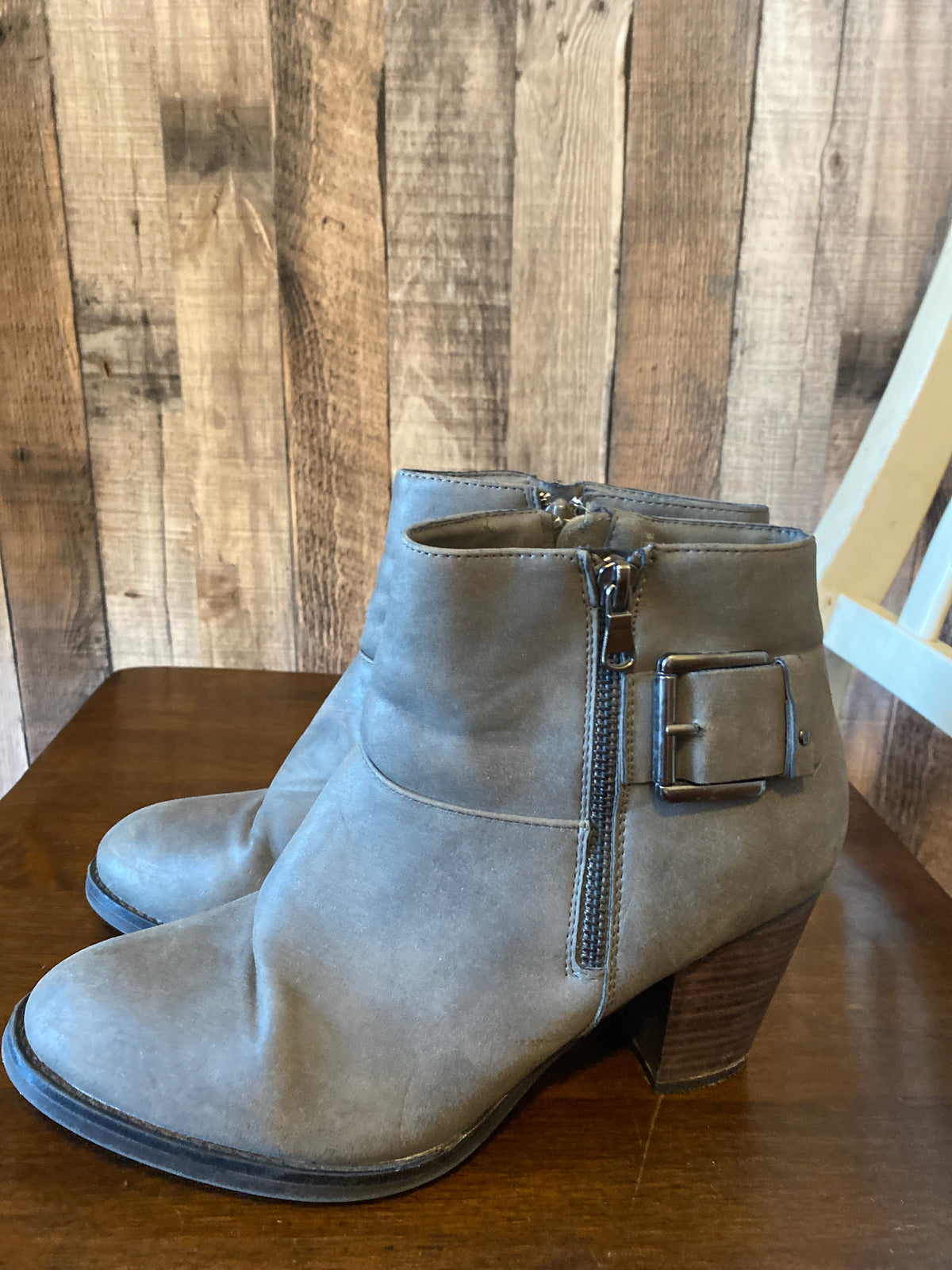 Suga Size 8.5 Women’s Ankle Boots