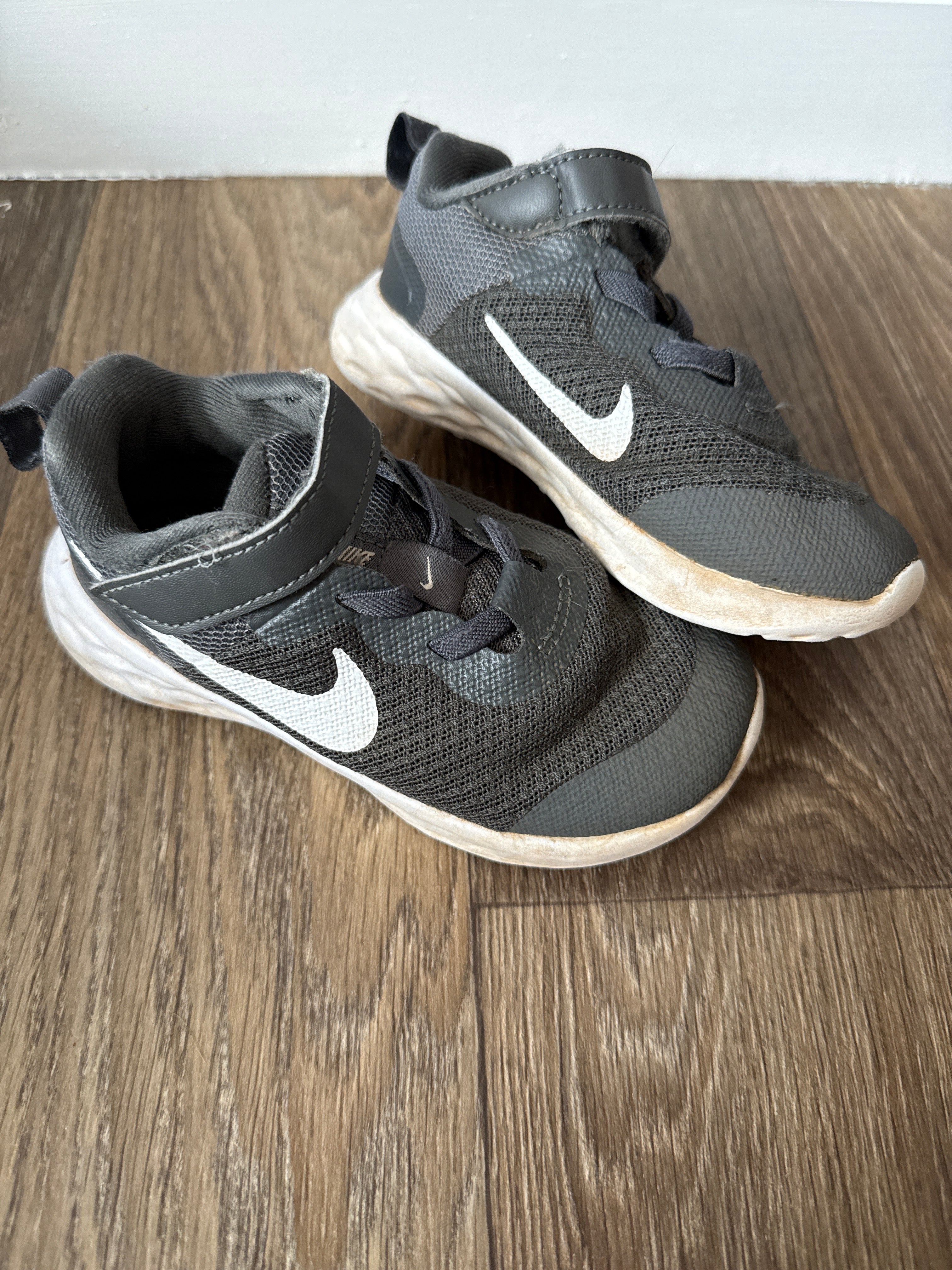 8C Nike tennis shoes
