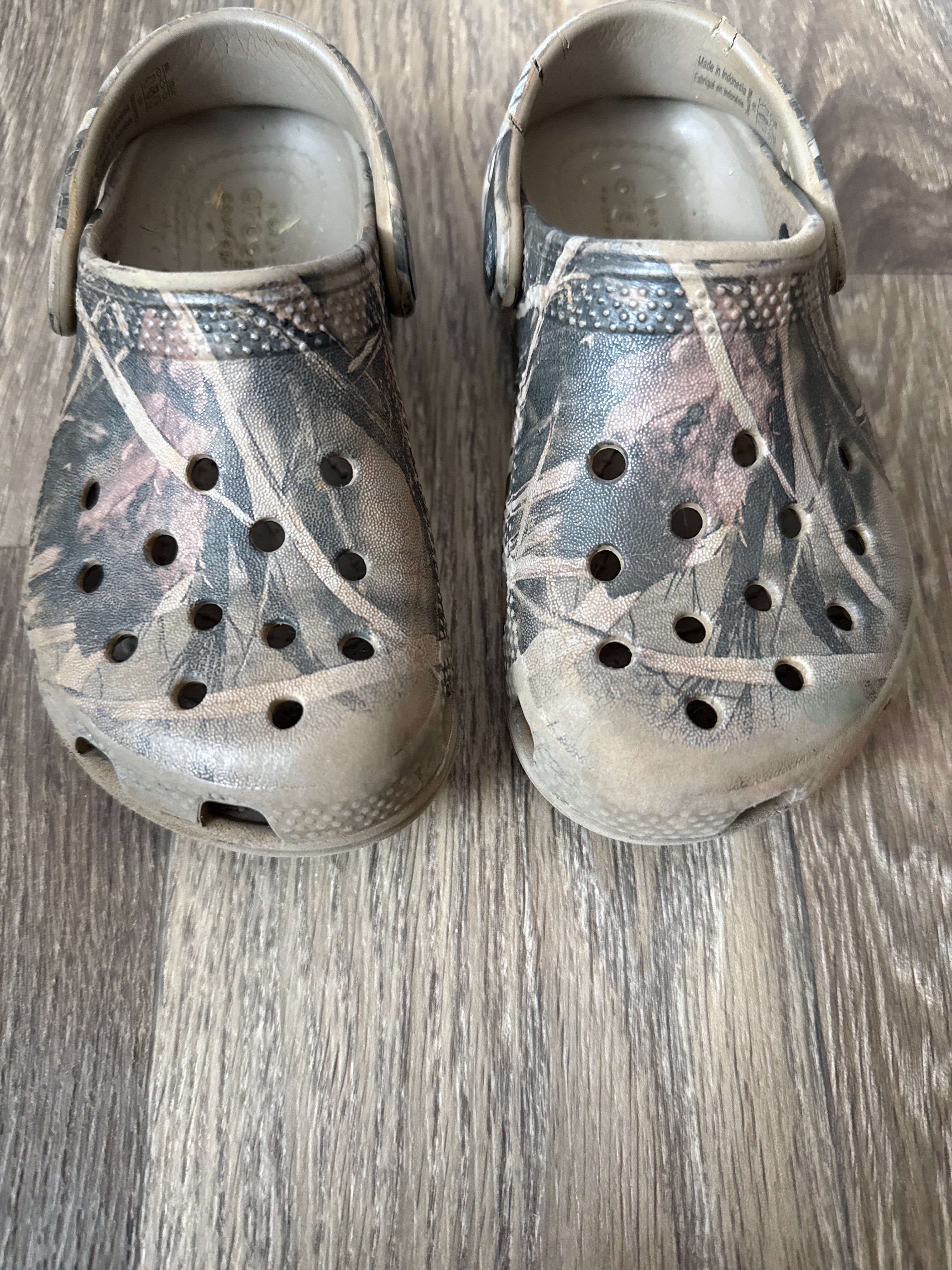 Child’s 10 Crocs
