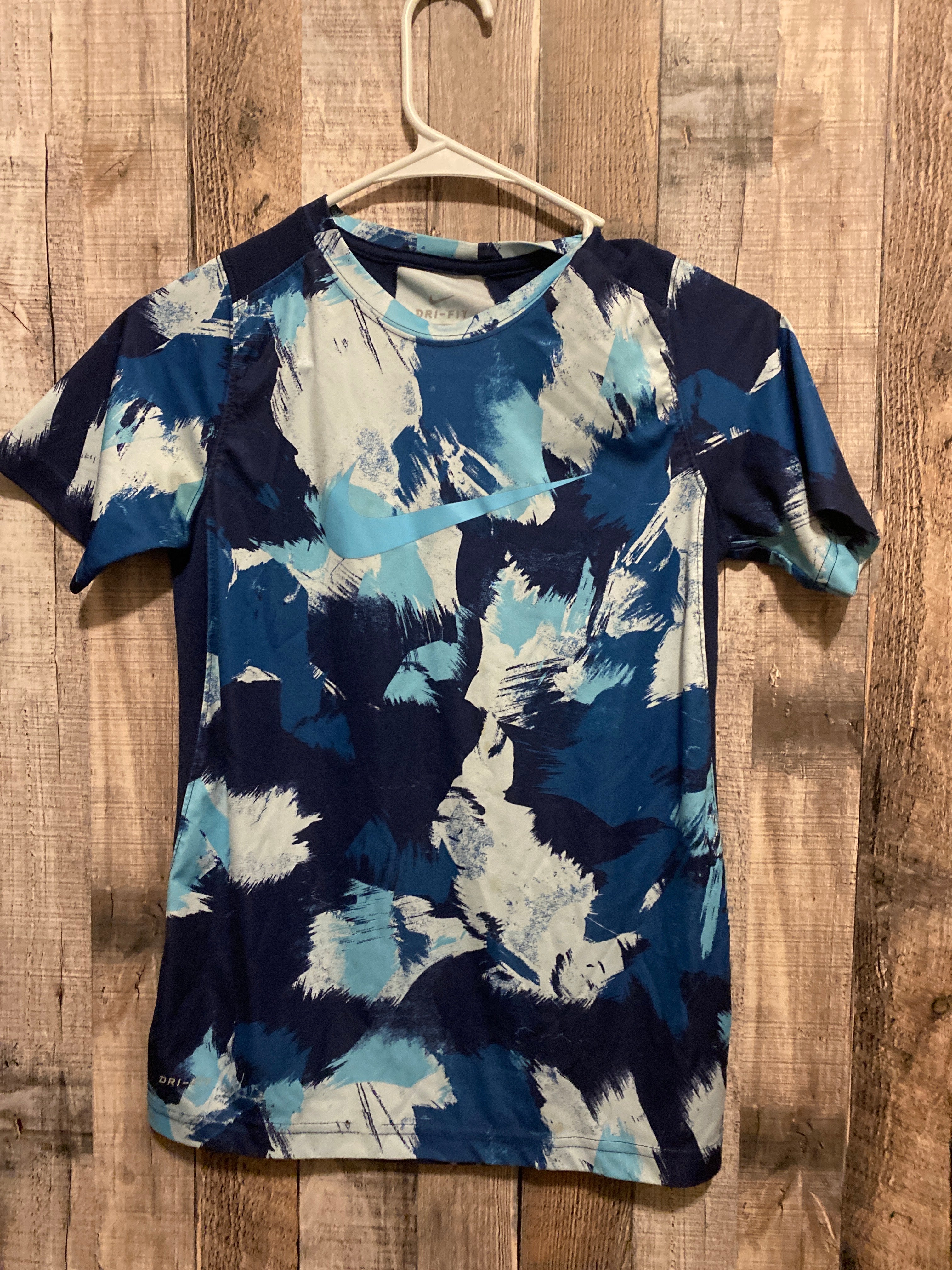 Nike Dri-Fit Medium Shirt