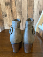 Suga Size 8.5 Women’s Ankle Boots