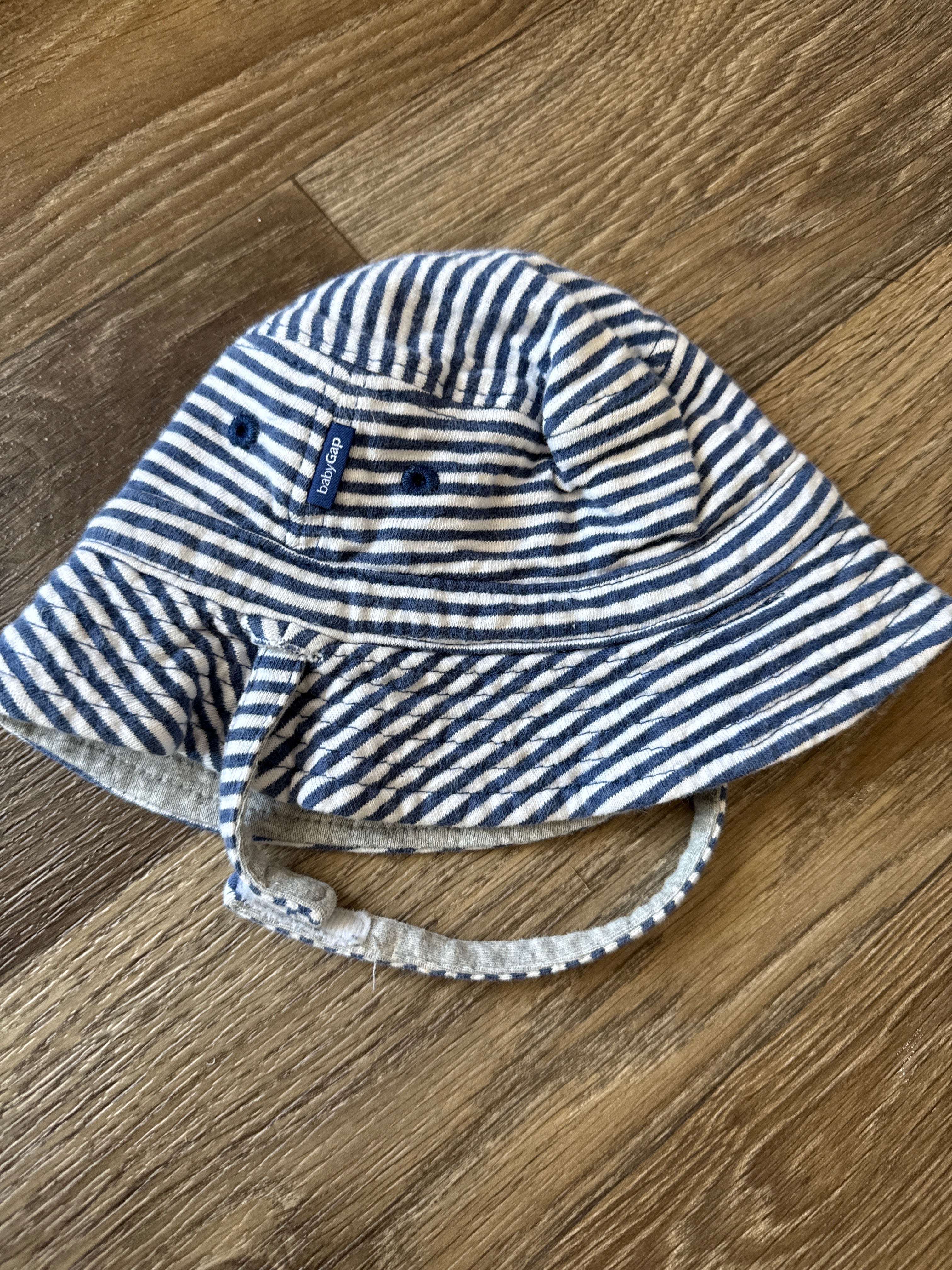 Reversible sun hat