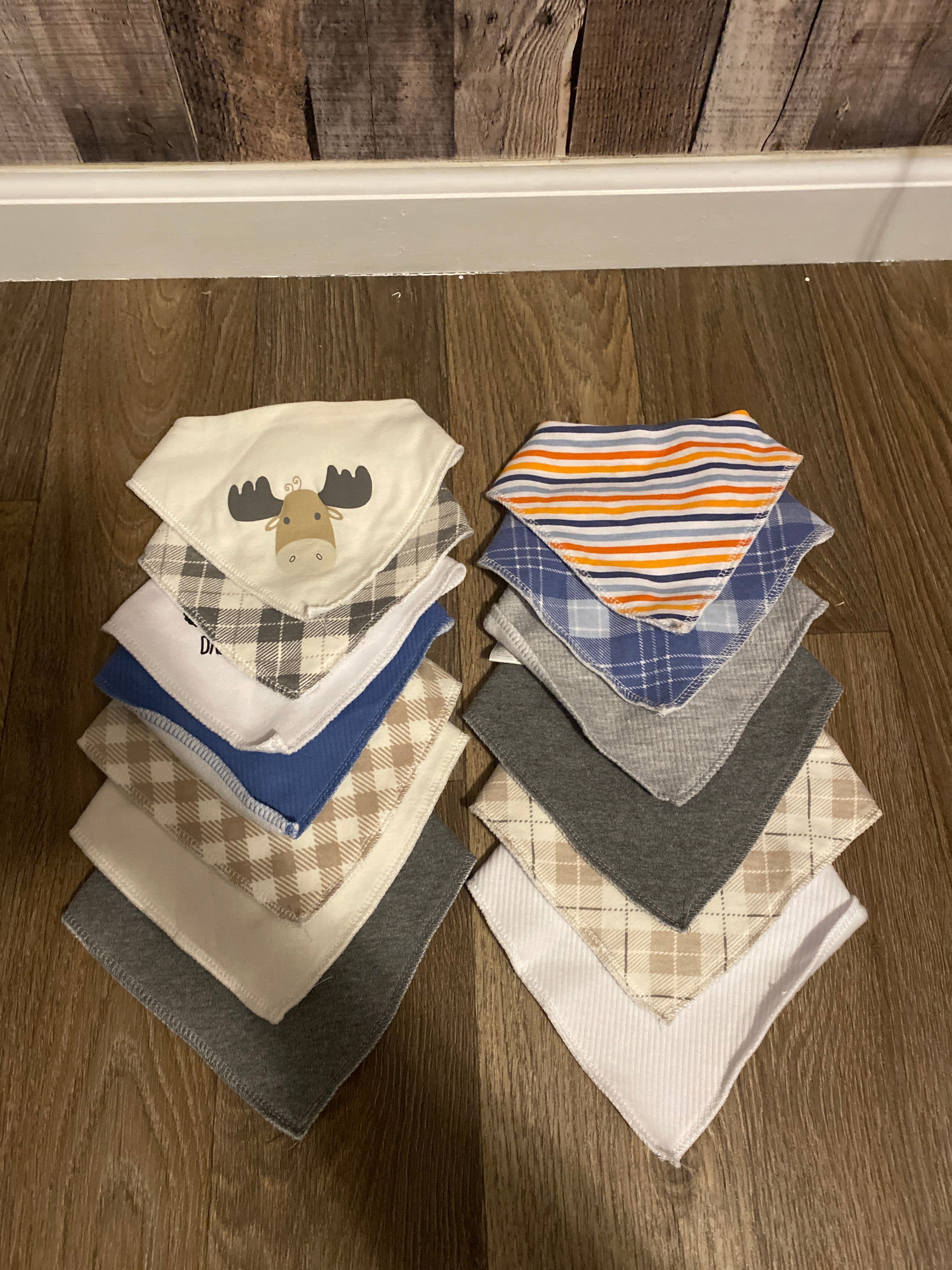 13 bandanna bibs ￼